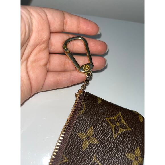 Louis Vuitton - Picture 2 of 6